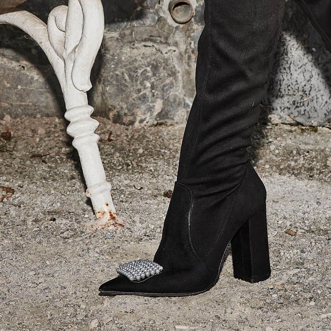 イズロのインスタグラム：「Stivali in camoscio per un tocco di eleganza  #Islo #IsabellaLorusso #NewCollection #NuovaCollezione #FallWinter #Boots」