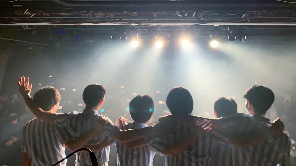 never young beachのインスタグラム：「非常感謝今天來The Wall的大家！ 睽違四年在台灣演出實在是非常開心！  接下來就是眾所期待的，明天要跟落日飛車一起在Legacy共演，大家準備好現場見！」