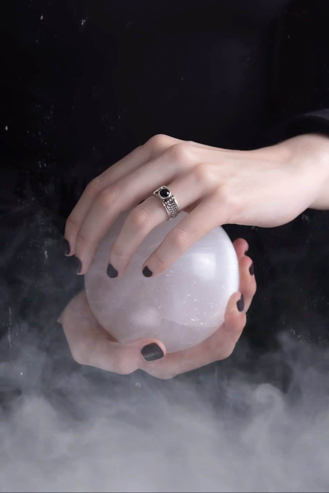 アレックスストリーターのインスタグラム：「⛤ The countdown begins… ⛤   Sunday, November 26th will be the final day to place an order for guaranteed Christmas/Yule delivery. (it's also the last day of our Black Friday event!)  Shop the Black Onyx Isolde Ring & the rest of the classics on sale now at AlexStreeter.com #AlexStreeter」