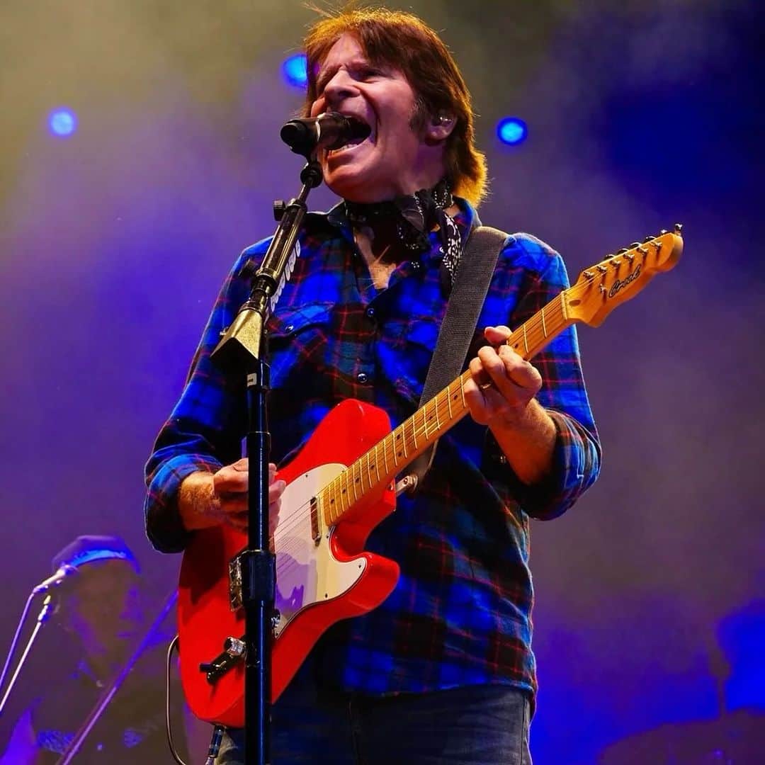 ジョン・フォガティのインスタグラム：「Happy Black Friday! Enjoy 50% my special edition Fortunate Son flannels and $100 off my autographed Royal Albert Hall LP 🤘🏼  Shop the sale now at store.JohnFogerty.com」