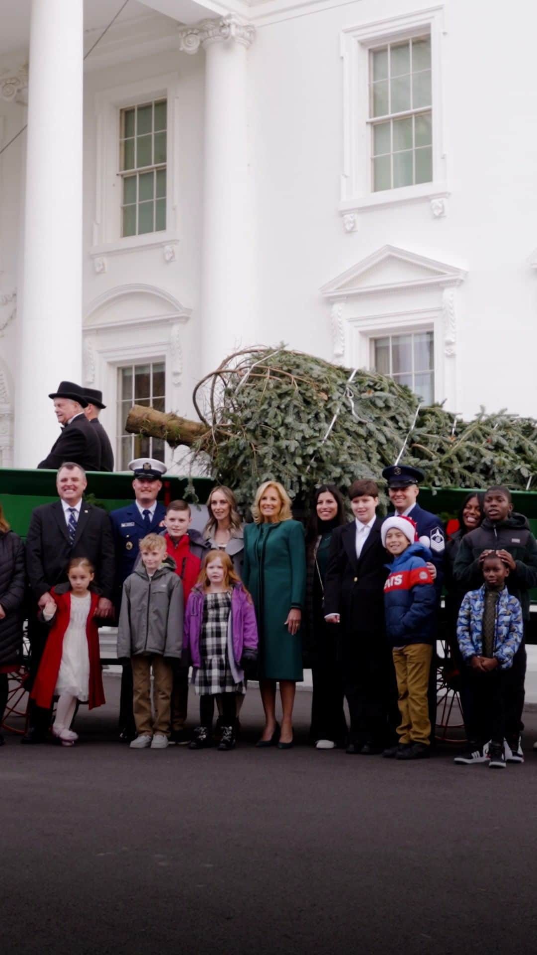 The White Houseのインスタグラム：「It’s almost time to Deck the Halls at the White House!」