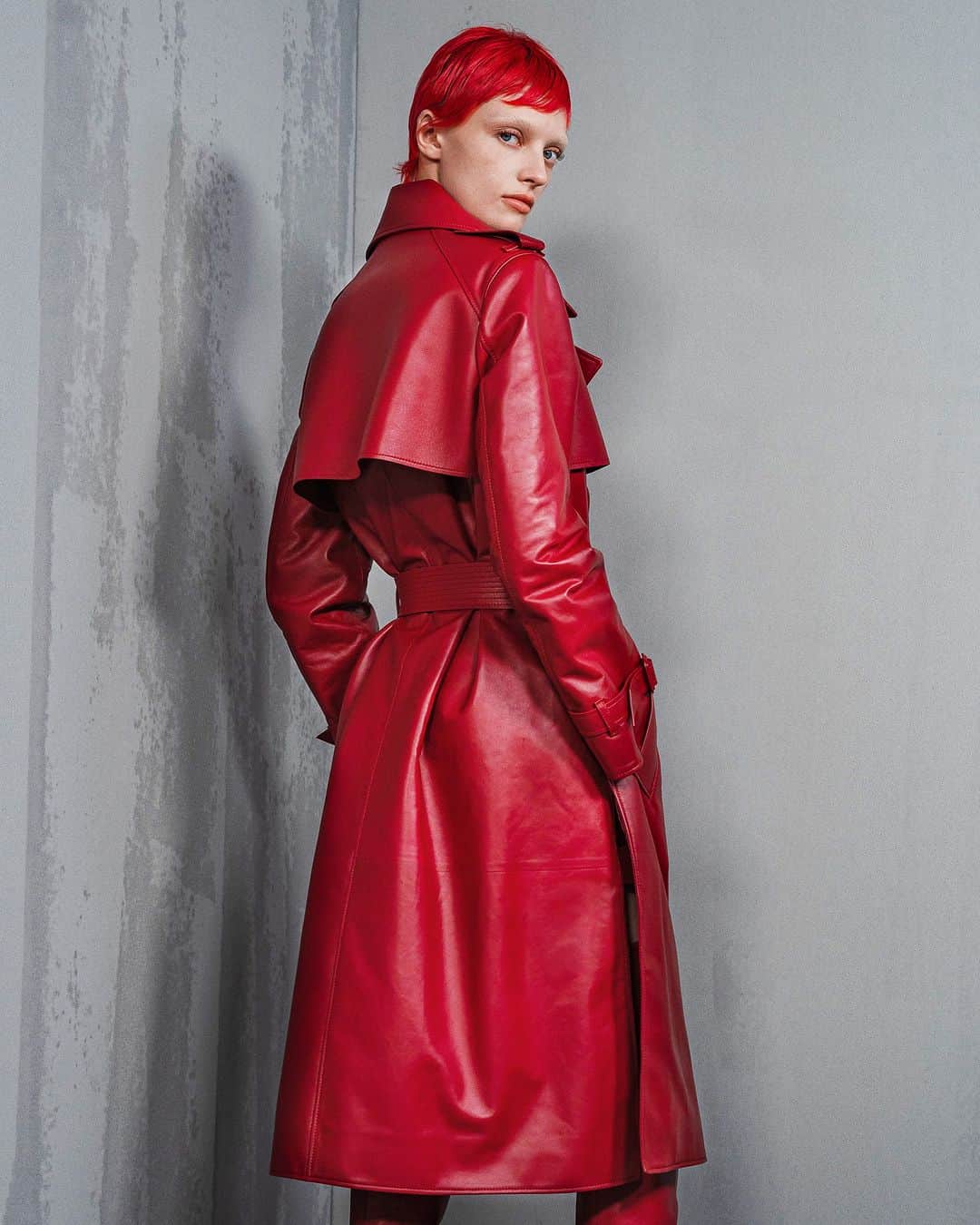 エルマンノシェルヴィーノのインスタグラム：「Head-turning shade of red.   #ErmannoScervino #FW23」