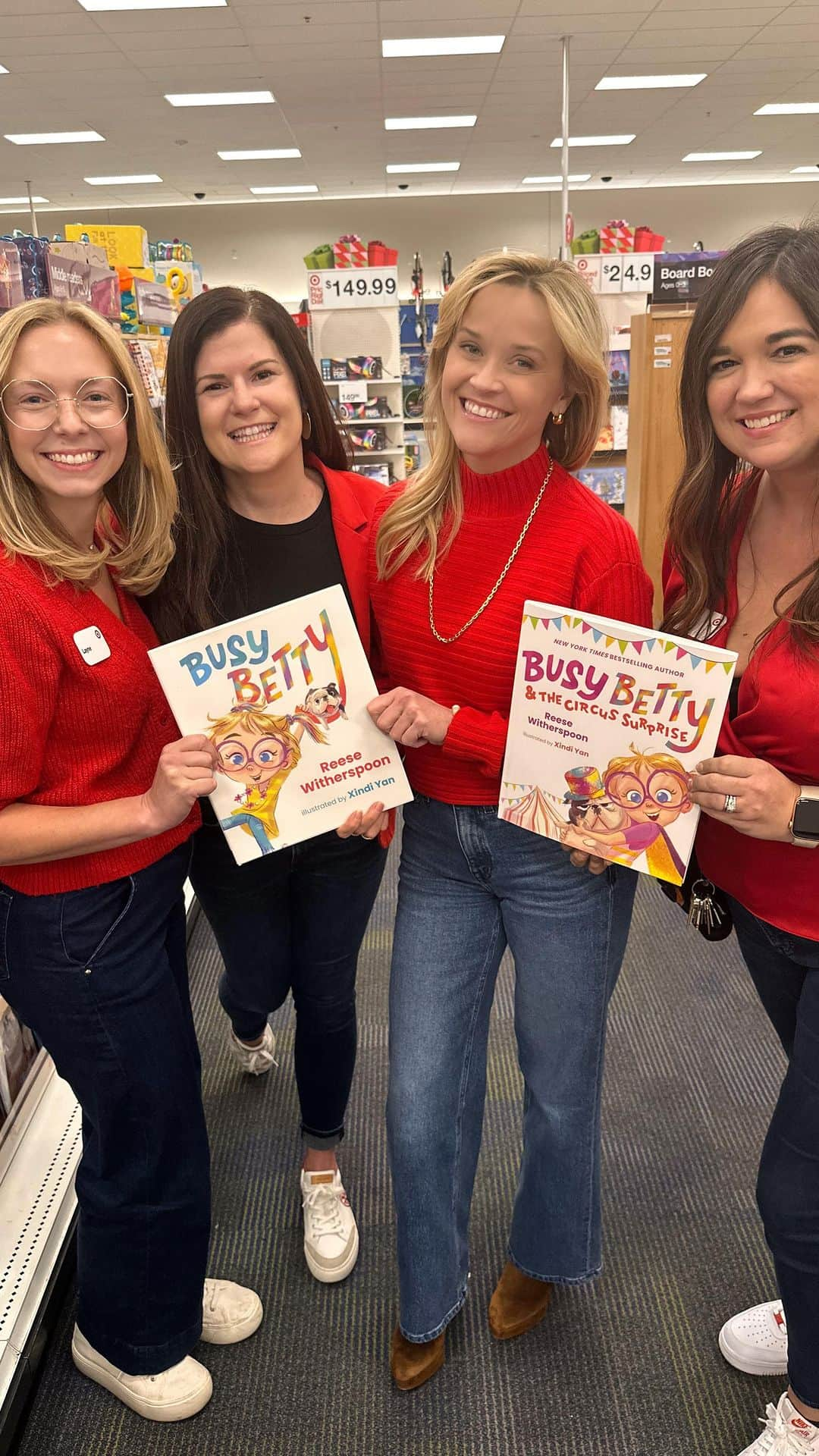 リース・ウィザースプーンのインスタグラム：「Surprise @target run! 🎯 Had SO much fun popping in to sign a few Busy Betty and Busy Betty & The Circus Surprise books! 📚 🤸 💫 Nashville, have you found them all yet?! 🤭 Make sure to grab some copies of Busy Betty for all those little readers on your list! 🎁   🎶: G-axis sound music on TikTok」