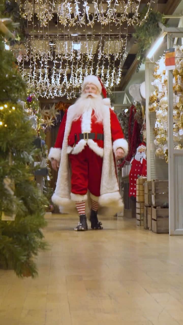 リバティオブロンドンのインスタグラム：「Come shop with Father Christmas: from #Liberty signet rings to a customised bauble, find out what’s on Santa’s gifting list this festive season. Donate a Feed London Box at the link in bio.」