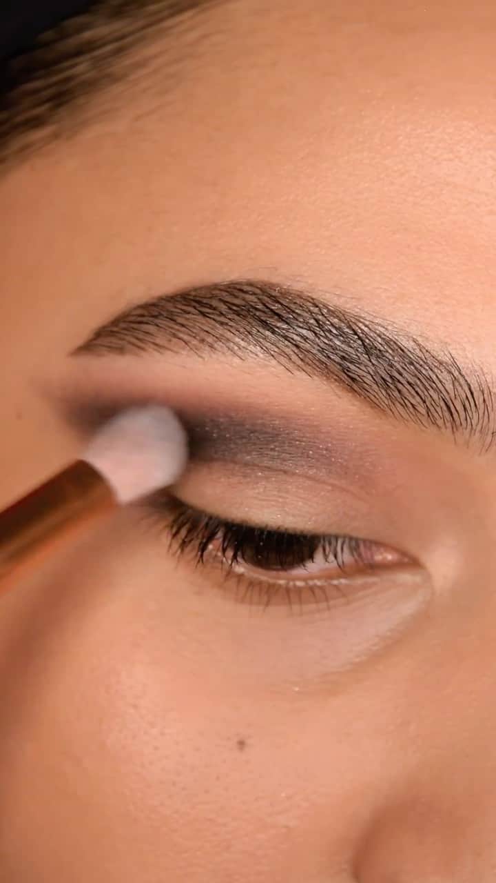 パット・マグラスのインスタグラム：「BIJOUX BEAUTY ⚡️⚡️⚡️ Discover the divine depths from the Bijoux Brilliance Eye Shadow Palette: Bordeaux Bliss and Sunset Romance palettes. Finished with the Perma Precision Liquid Eyeliner, this eye look is nothing short of a masterpiece. ⚡️⚡️⚡️  SHOP THE BLACK FRIDAY SALE NOW at PATMcGRATH.COM.  Major artistry by @raincornelius   ✨STARRING✨ Bijoux Brilliance Eye Shadow Palette: Bordeaux Bliss  ‘RUBY NOIR’ ‘MAUVE MYSTIQUE’  Bijoux Brilliance Eye Shadow Palette Sunset: Romance palette ‘GLOWING DESIRE’ ‘PETALLIC PASSION’ Perma Precision Liquid Eyeliner ‘Xtreme Black’」