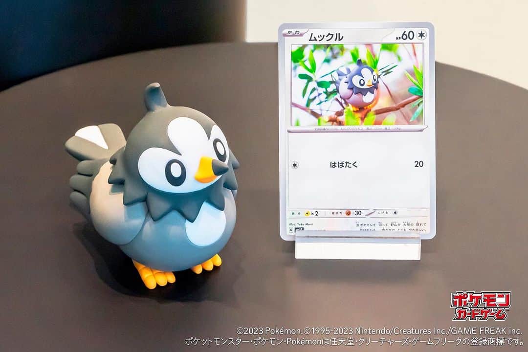 森井ユカのインスタグラム：「③8月のポケモン粘土展の公式写真です。自分の好きなポケモンを連れてきてくれた方、ファッションに気合の入った方も多かったです。ポケモンのタトゥーも……！   ③I held a Pokemon clay art exhibition in Tokyo this august. Many brought their favorite Pokémon and wearing Pokemon fashion also came to the event!  #yukapoke #手からうまれたポケモンたち2 #ポケモン #ポケモンカードゲーム #pokemon #pokemoncards」