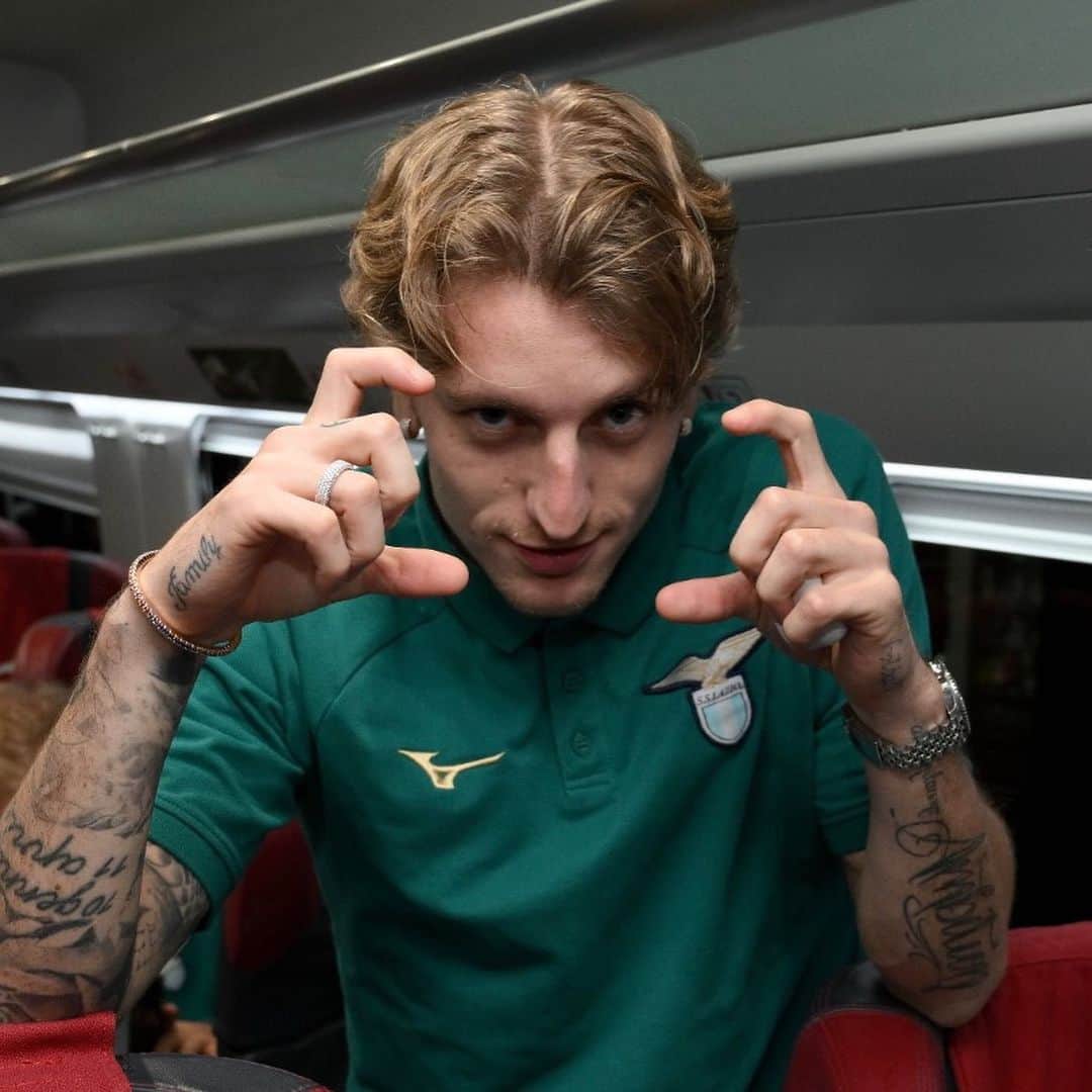 SSラツィオのインスタグラム：「🚂  All aboard!  #SalernitanaLazio #CMonEagles 🦅」