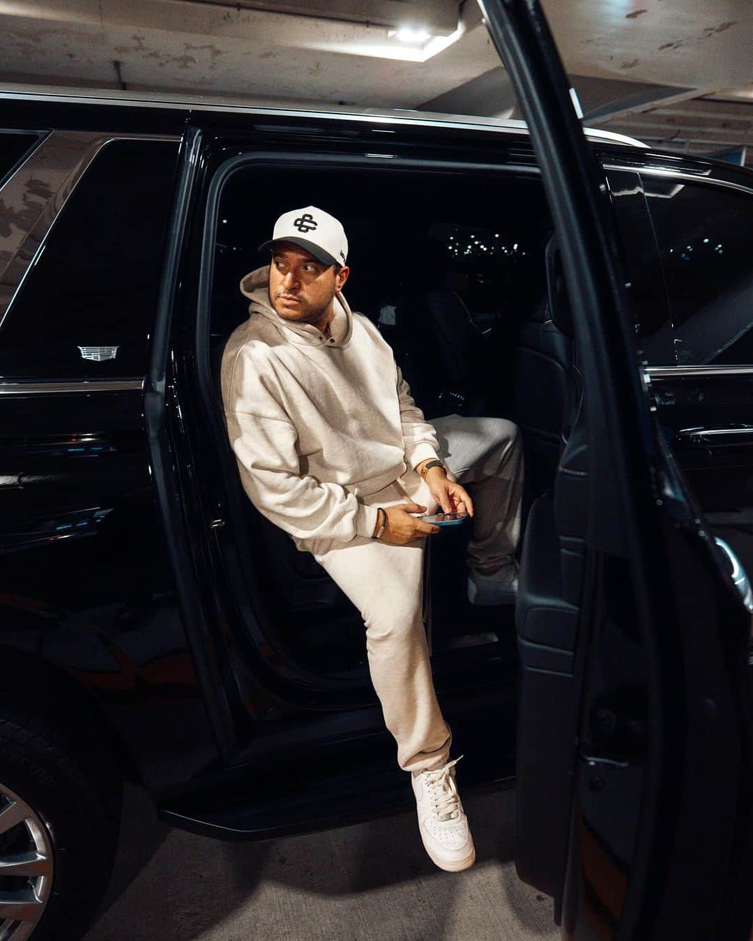 ジョナス・ブルーのインスタグラム：「Always on the move 💫」