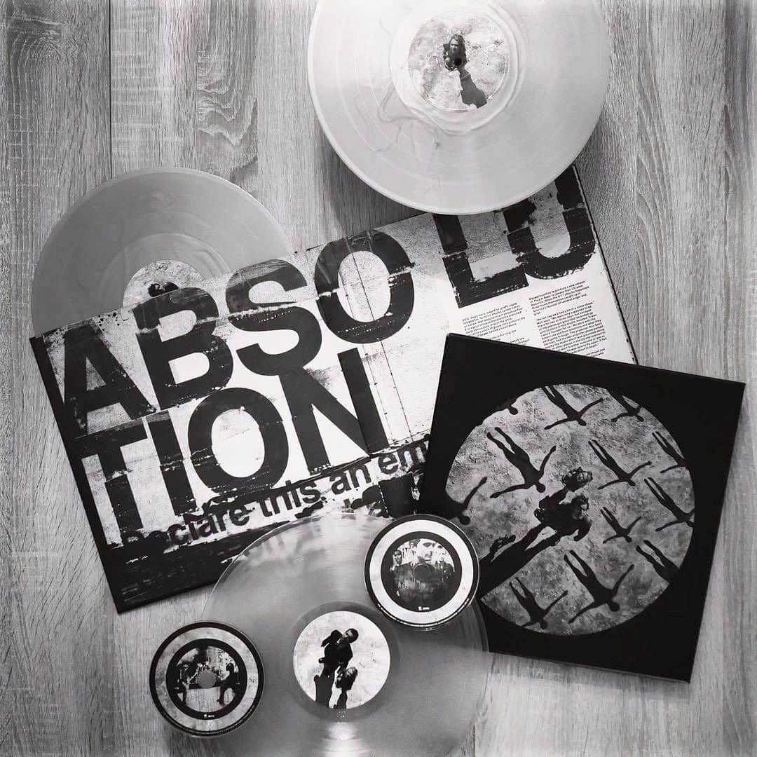 MUSEのインスタグラム：「One week of Muse Absolution XX Anniversary ⚡」