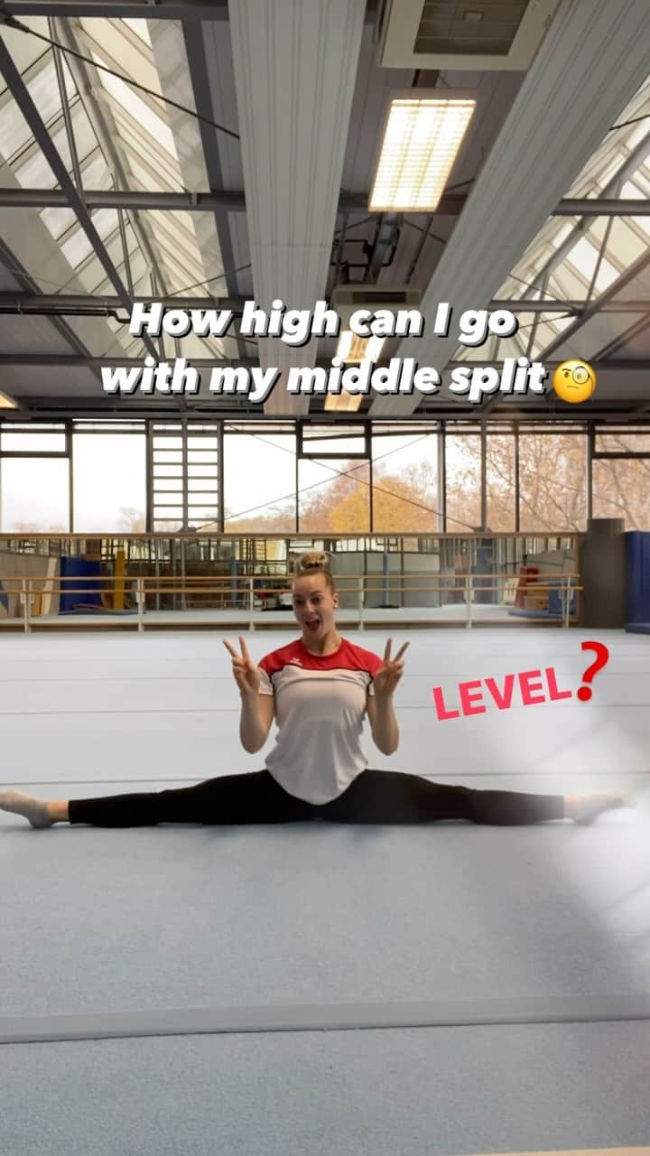 Carina Kröllのインスタグラム：「Welches Level schafft ihr? 😜 . . . #gymnast#gymnastics#gymnasticsvideos#gymnasticsshoutouts##flexibility#flexibilitytraining#flexibilitychallenge#flexibilitycheck#oversplit#oversplitstretch#turnen#überspagat#gymnasticsmeme#gymnasticsmemes#gymnasticsthings#stuttgart#0711#carinakroell」