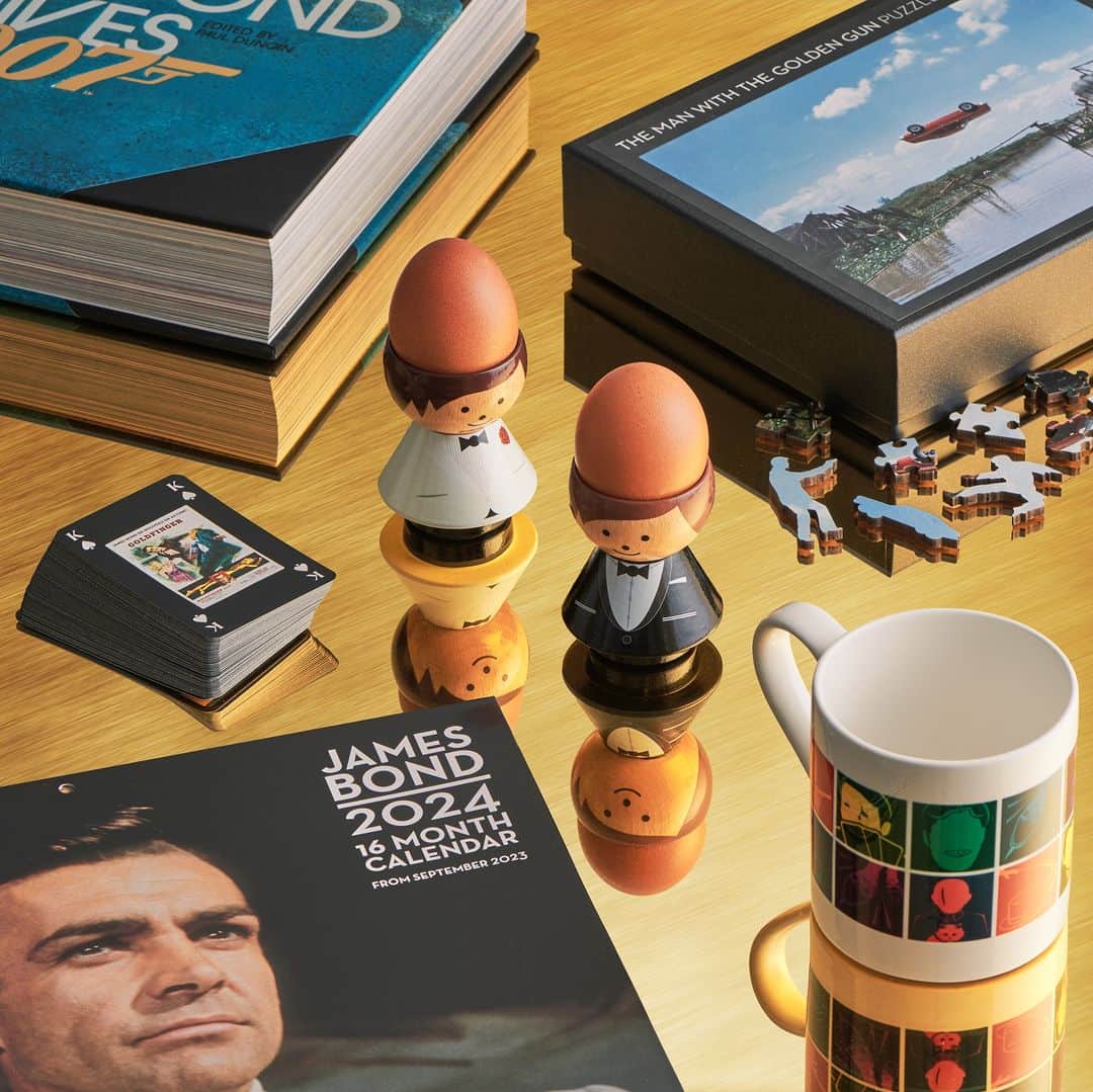 James Bond 007さんのインスタグラム写真 - (James Bond 007Instagram)「Looking for festive gifts? Explore the 007 gift guide, where the new James egg cups have just dropped, along with ideas for all - from £3.99 stocking fillers to luxury accessories for the ultimate collector. Find it at 007Store.com.」11月25日 2時00分 - 007