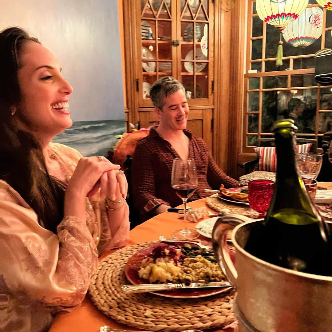 クリスティ・ブリンクリーさんのインスタグラム写真 - (クリスティ・ブリンクリーInstagram)「I’m thankful for my family,my friends near and far, and the good health we all share. Touch wood, no jinx!  I’m also thankful that I’m grateful every other day of the year too. I think it’s the secret to a happy life! And on this historic day today, I’m thankful that 25 hostages have been released. May this be the start of the path to peace and understanding for Israel and Palestine. ☮️and💟!」11月25日 2時06分 - christiebrinkley