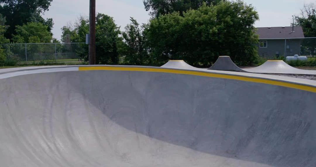 パール・ジャムのインスタグラム：「Happy to share with you that this summer, Montana Pool Service had the great honor of bringing a world class skatepark to the community of the Standing Rock Reservation in North Dakota. On this Native American Heritage Day, join us in celebrating the resilience, creativity and joy that echoes across the beautiful Standing Rock community and all of the Native communities across the country. Thank you to the incredible people of Fort Yates and the Standing Rock Sioux Tribe, Nike N7 and Evergreen Skateparks for this amazing collaboration. And, thank you to the youth for their energy and wonder, and always teaching us that when you fall down, you get back up. - JA  Full video in bio.」