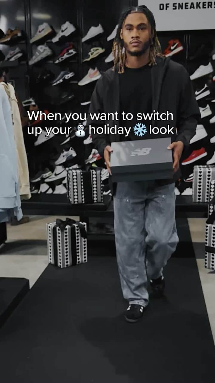 Foot Lockerのインスタグラム：「Lights 💡  Camera 📸 Fresh 👟  Holiday heat never looked so good!  Get yours in-store & online now.」