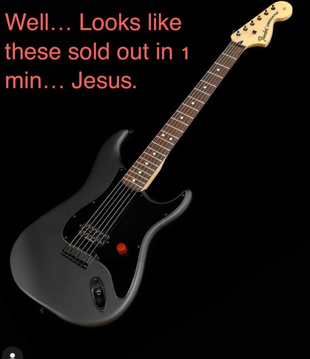 トム・デロングのインスタグラム：「This Limited Edition TTS / Tom DeLonge Guitar sold out in 1 min… we had no idea what to expect, sorry! Stay tuned, more Limited Edition versions coming soon. 🤘🏼🤘🏼 @fender @tothestars.media」
