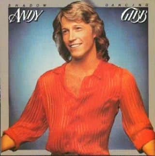 中村松江のインスタグラム：「今日の一曲はAndy Gibbで『Shadow Dancing』です✨ アルバム「Shadow Dancing」に収録。 アンディ・ギブが1978年にリリースしたヒット曲です✨ 彼はビー・ジーズの三兄弟の弟なんですよね😄 やはりお兄さんたちと同じ声質でかっこいいです🎶 (№1541) #歌舞伎 #中村松江 #andygibb #shadowdancing」