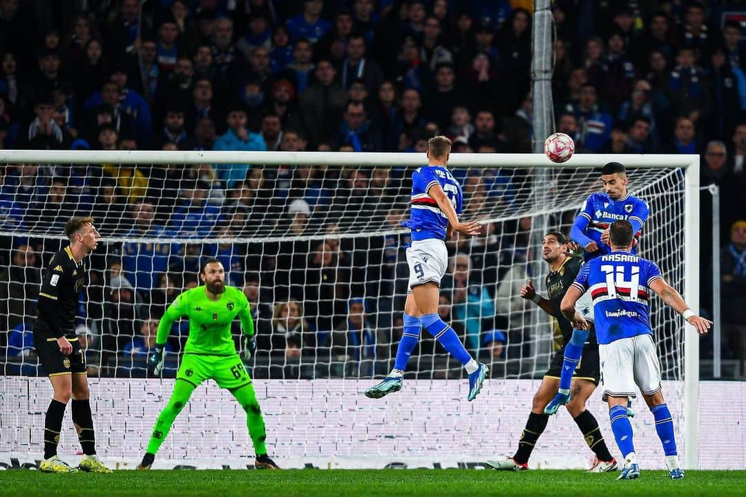 UCサンプドリアさんのインスタグラム写真 - (UCサンプドリアInstagram)「📸 GALLERY  Gli scatti di #SampSpezia, 14.a giornata di #SerieBKT.  #ForzaDoria 🔵⚪️🔴⚫️⚪️🔵」11月25日 8時11分 - sampdoria