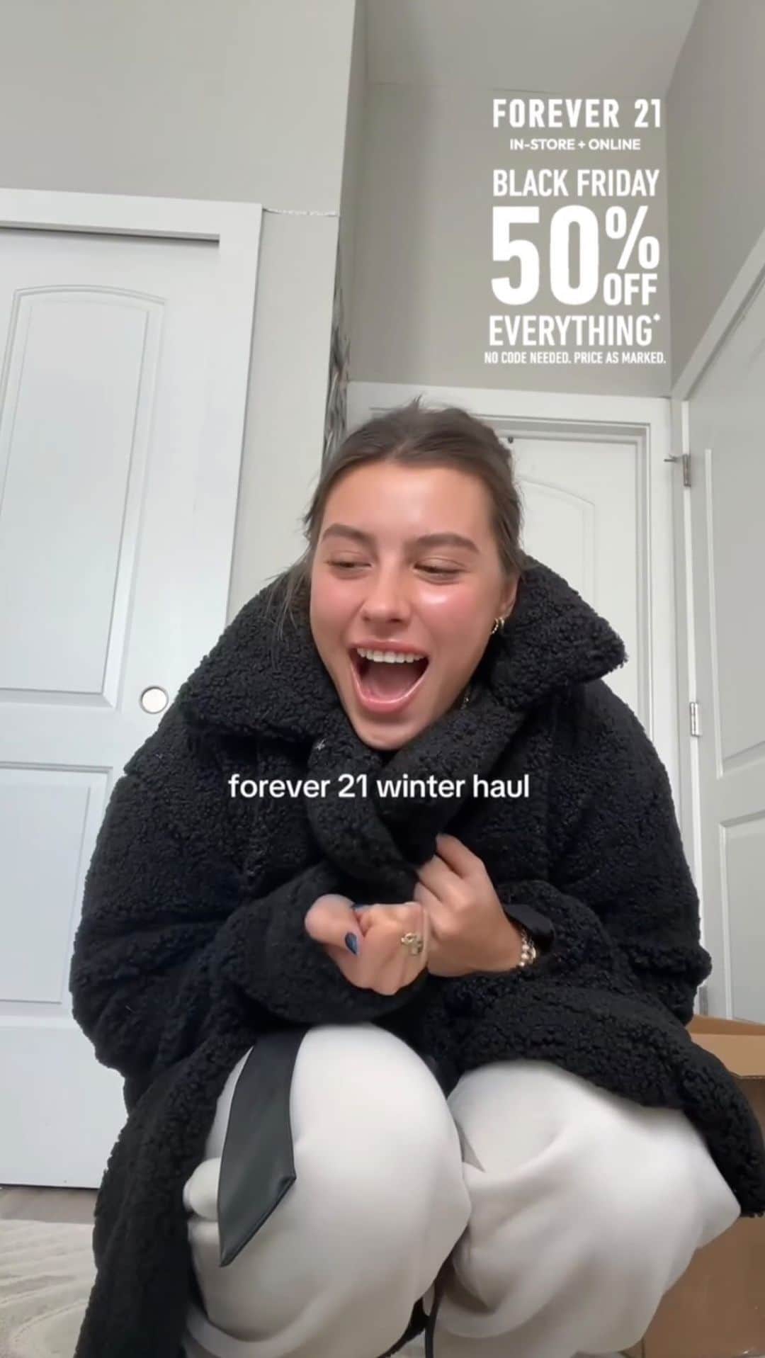 FOREVER 21のインスタグラム：「DON’T MISS OUT ON THE BIGGEST SALE OF THE YEAR AT FOREVER 21. 50% OFF EVERYTHING, IN-STORES & ONLINE. HEAD TO FOREVER21.COM 🛍️ ⁠ ⁠ stocking up on all our Winter Essentials @oliviadejarnett_ ❄️✨⁠ ⁠」
