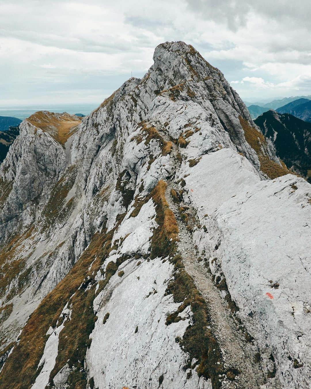 アークテリクスさんのインスタグラム写真 - (アークテリクスInstagram)「Max Kroneck (@maxkroneck) embarked on an extraordinary adventure in October, covering 432.9 km (214.3 miles) with an elevation gain of 21,430 meters (45,900 feet) in 7 days and 18 hours. Battling delays, cold weather, and physical challenges, Max’s journey unfolded through scenic ridges, stormy summits, and even a lost rain jacket.  Despite sore thighs, blisters, and doubts, his resilience and determination prevailed with 99.46 hours of motion. The journey from Lindau to Berchtesgaden showcases Max’s feat of endurance, pushing boundaries in the unpredictable embrace of the great outdoors.   Visit our trip report highlight to see more images and insights from Max’s journey.   #arcteryx」11月25日 2時50分 - arcteryx