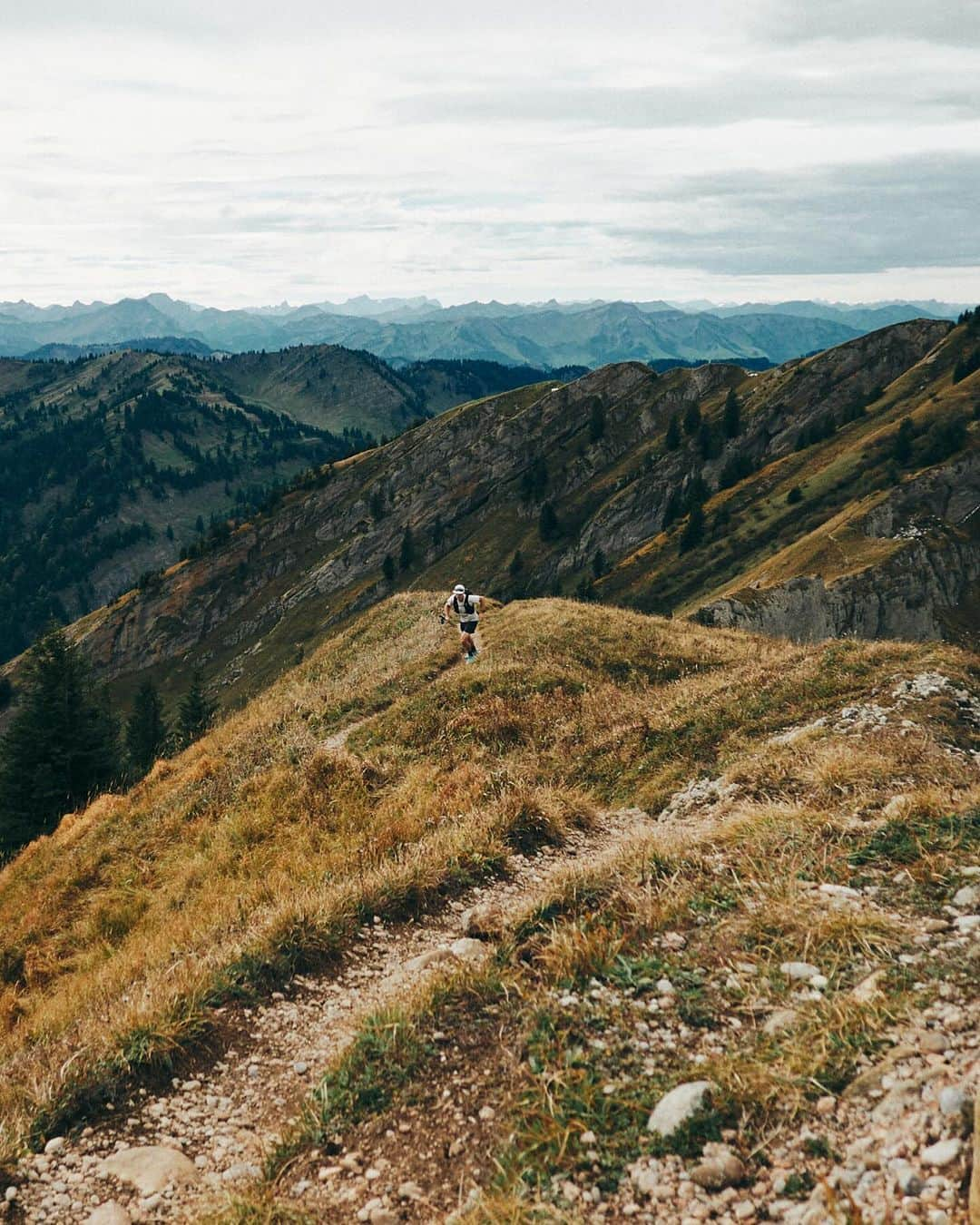 アークテリクスさんのインスタグラム写真 - (アークテリクスInstagram)「Max Kroneck (@maxkroneck) embarked on an extraordinary adventure in October, covering 432.9 km (214.3 miles) with an elevation gain of 21,430 meters (45,900 feet) in 7 days and 18 hours. Battling delays, cold weather, and physical challenges, Max’s journey unfolded through scenic ridges, stormy summits, and even a lost rain jacket.  Despite sore thighs, blisters, and doubts, his resilience and determination prevailed with 99.46 hours of motion. The journey from Lindau to Berchtesgaden showcases Max’s feat of endurance, pushing boundaries in the unpredictable embrace of the great outdoors.   Visit our trip report highlight to see more images and insights from Max’s journey.   #arcteryx」11月25日 2時50分 - arcteryx