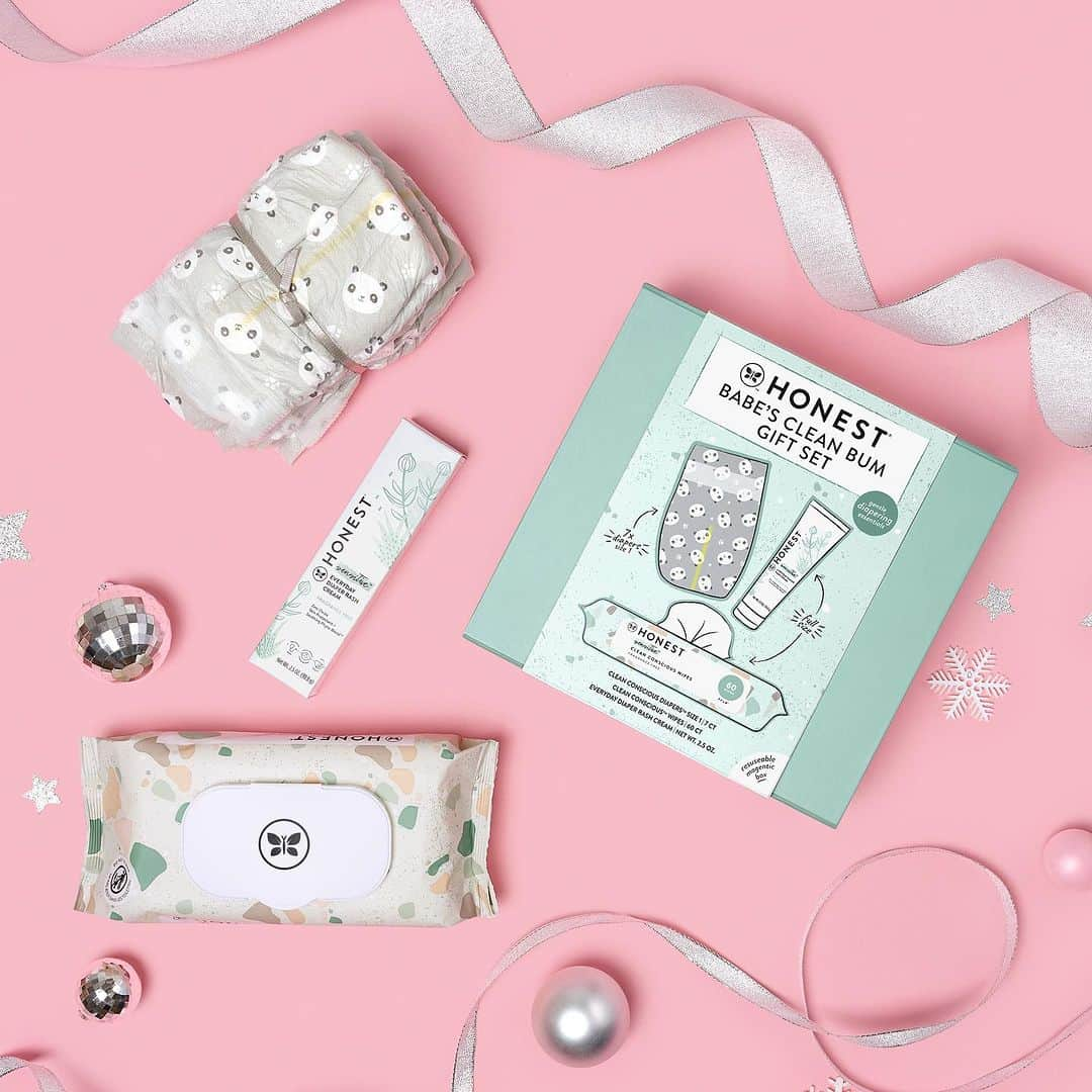 The Honest Companyのインスタグラム：「Black Friday deals are here! For a limited time, shop our favorite holiday kits and get 20% off! 🤗  Head to the link in bio to stock up now!! 🎁」