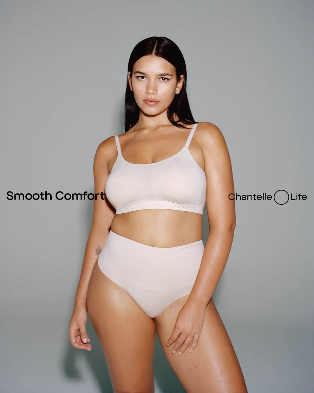 シャンテルさんのインスタグラム写真 - (シャンテルInstagram)「Crafted to sculpt the silhouette while providing maximum comfort.  Ocean is wearing ’Smooth Comfort’ set in 'Sirocco'. Get yours on Chantelle.com   #Chantelle #ChantelleParis #SmoothComfort」11月25日 3時00分 - chantelle_paris