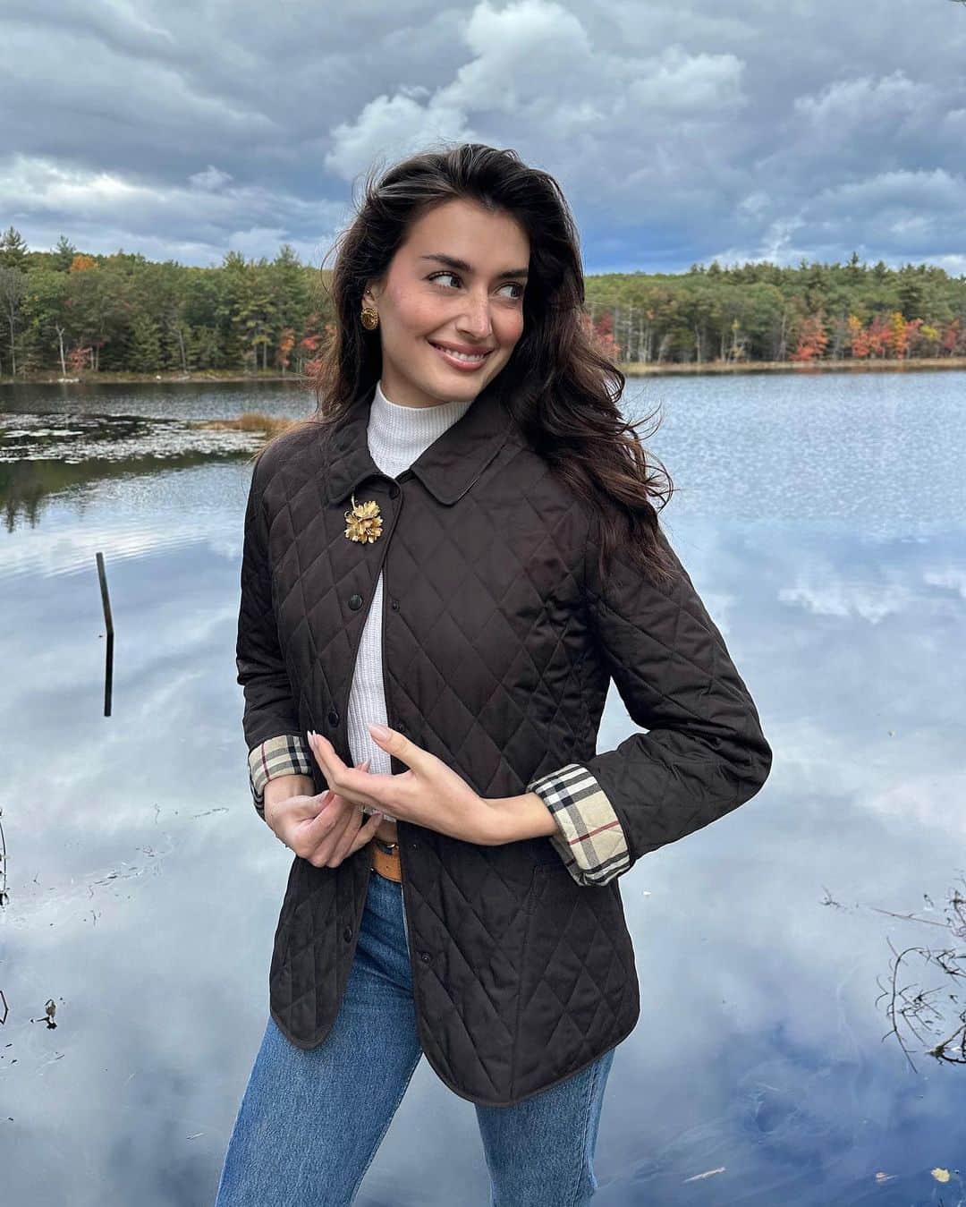 ジェシカ・ジェーン・クレメントのインスタグラム：「Cozy countryside afternoons 🍁」