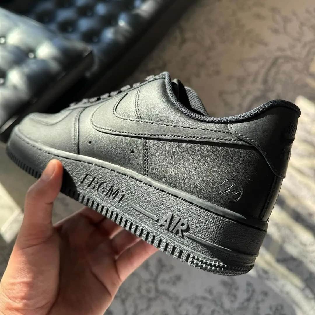 Sneaker Newsさんのインスタグラム写真 - (Sneaker NewsInstagram)「Two Nike Air Force 1's by fragment design are expected in 2024. ⁠ ⁠ As with other work by Hiroshi Fujiwara, the unreleased pairs favor simple color schemes. fragment's iconic dual bolt logo makes its way onto the pairs, expanding the Japanese label's– and Fujiwara's–storied catalog of collaborations with Nike, Inc. ⁠ ⁠ Tap the LINK IN BIO for more details.」11月25日 3時02分 - sneakernews