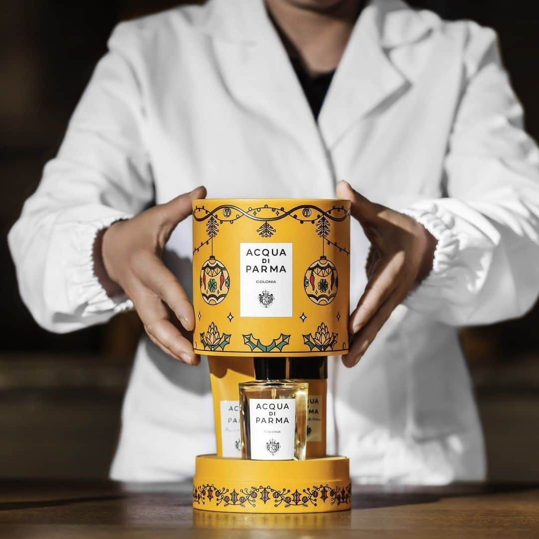 C.O. Bigelowのインスタグラム：「Wrap up the magic of Parma, Italy with @acquadiparma's seasonal novelties! 🎁💛 Immerse yourself in the crafted collection that's a journey into the Acqua di Parma universe, complete with a special ode to the festive season. ✨」