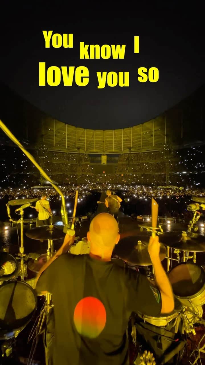 Coldplayのインスタグラム：「💛 #ColdplayKualaLumpur #Yellow   📹 @p.thechemist   #Coldplay」