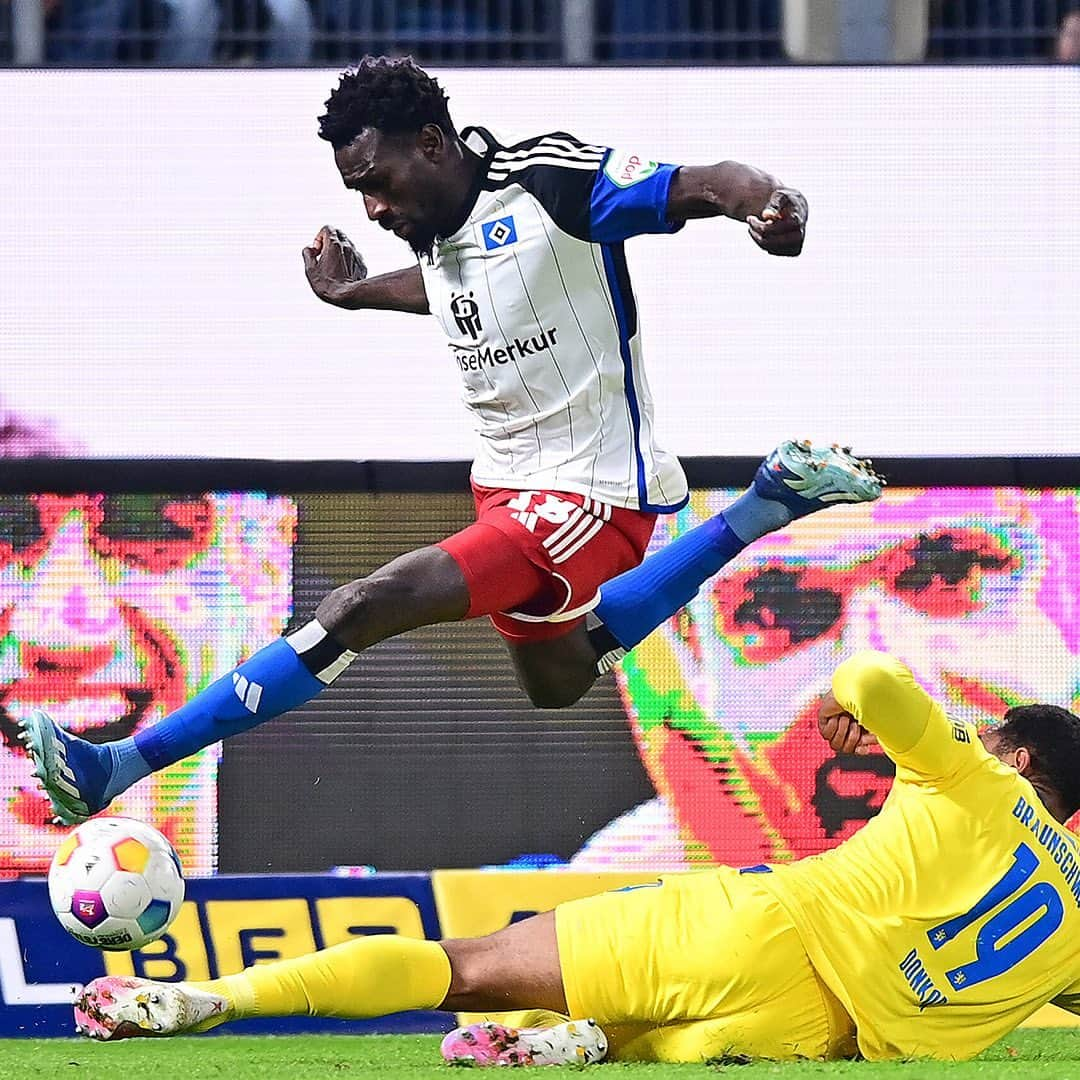 ハンブルガーSVのインスタグラム：「Defensiv nichts anbrennen lassen und in der Offensive die Chancen genutzt. 👏🏼 Genau so muss es weitergehen❗  #nurderHSV #HSVEBS 📸 @witters_sportfotografie」