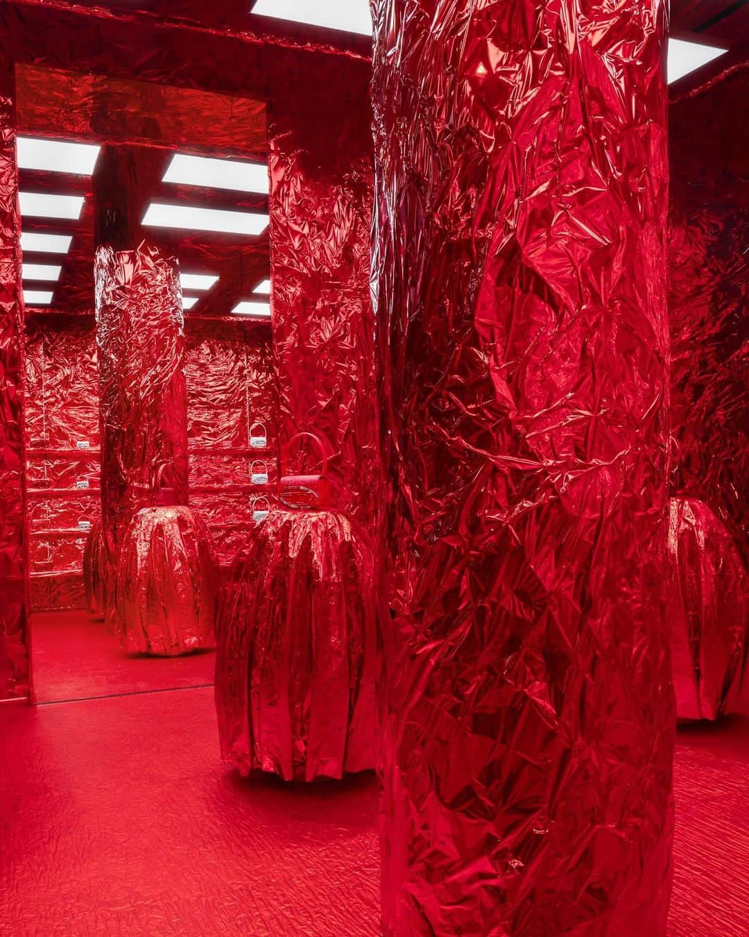 ディーゼルさんのインスタグラム写真 - (ディーゼルInstagram)「Seeing Red.   Diesel unveils the Red Takeover, an immersive concept space devoted to the energy and power of Diesel’s iconic shade of red. Adjacent to the Diesel flagship in San Babila, Milan, open Nov. 23 - Jan. 6 and features a limited-edition capsule collection of denim, ready-to-wear and accessories exclusively available in the store.   #ForSuccessfulLiving」11月25日 3時24分 - diesel