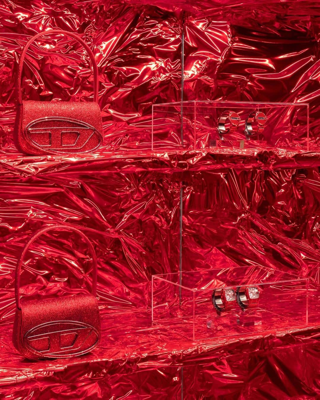 ディーゼルさんのインスタグラム写真 - (ディーゼルInstagram)「Seeing Red.   Diesel unveils the Red Takeover, an immersive concept space devoted to the energy and power of Diesel’s iconic shade of red. Adjacent to the Diesel flagship in San Babila, Milan, open Nov. 23 - Jan. 6 and features a limited-edition capsule collection of denim, ready-to-wear and accessories exclusively available in the store.   #ForSuccessfulLiving」11月25日 3時24分 - diesel