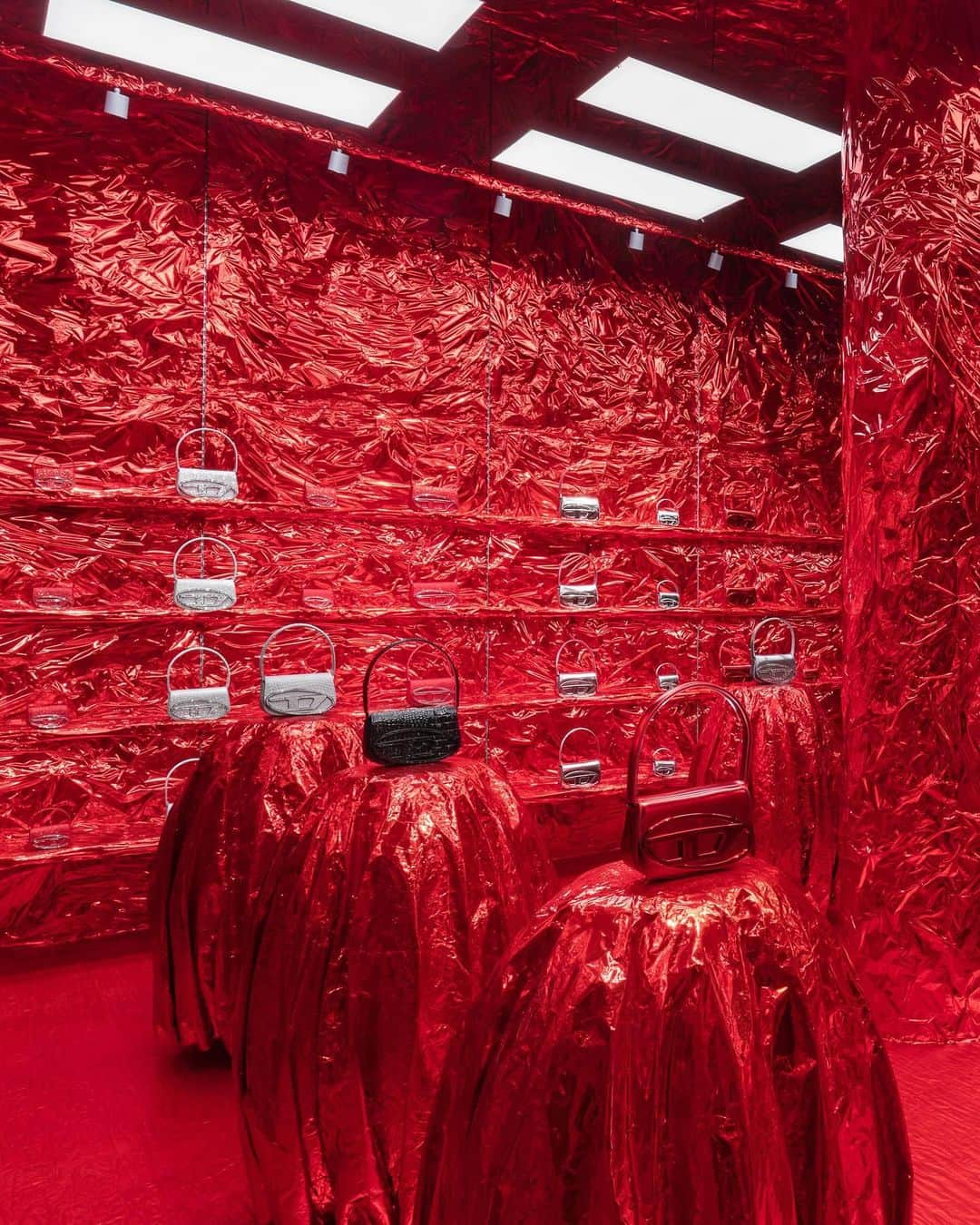 ディーゼルさんのインスタグラム写真 - (ディーゼルInstagram)「Seeing Red.   Diesel unveils the Red Takeover, an immersive concept space devoted to the energy and power of Diesel’s iconic shade of red. Adjacent to the Diesel flagship in San Babila, Milan, open Nov. 23 - Jan. 6 and features a limited-edition capsule collection of denim, ready-to-wear and accessories exclusively available in the store.   #ForSuccessfulLiving」11月25日 3時24分 - diesel