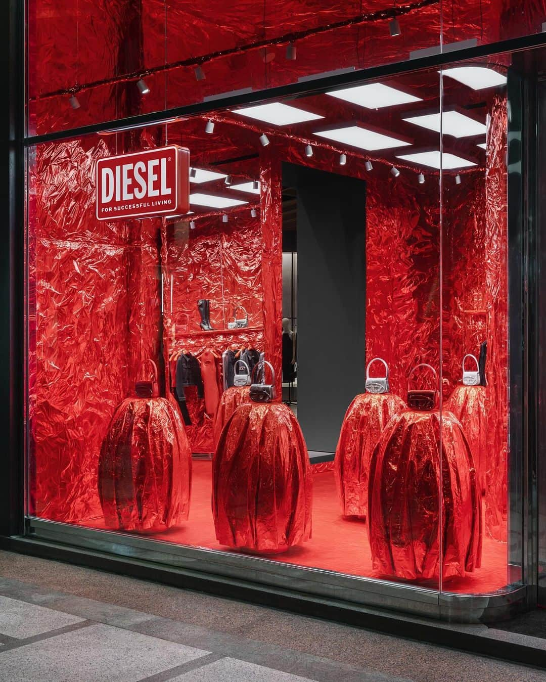 ディーゼルのインスタグラム：「Seeing Red.   Diesel unveils the Red Takeover, an immersive concept space devoted to the energy and power of Diesel’s iconic shade of red. Adjacent to the Diesel flagship in San Babila, Milan, open Nov. 23 - Jan. 6 and features a limited-edition capsule collection of denim, ready-to-wear and accessories exclusively available in the store.   #ForSuccessfulLiving」