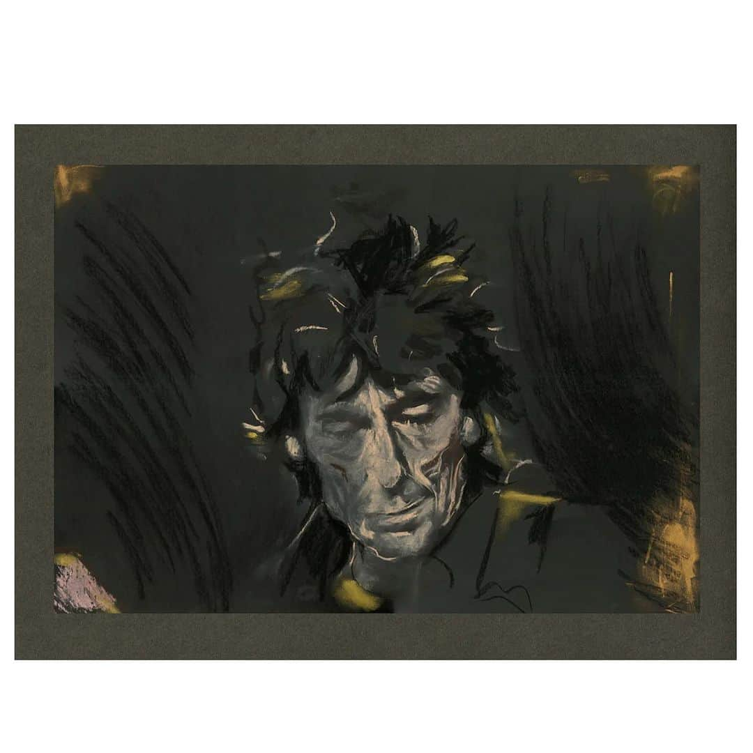 ロン・ウッドさんのインスタグラム写真 - (ロン・ウッドInstagram)「🌲🎁🎄Christmas is coming! If you live in Latin America, Africa, Asia or Oceania this is your last chance for Christmas delivery from the official Ronnie Wood Art Store. Enjoy 10% off all new orders in the new online shop here: https://shop.ronniewood.com/  📸 Ronnie photographed switching on the Christmas Lights at @carnabylondon for @projectzero by Dave Benett」11月25日 3時59分 - ronniewood