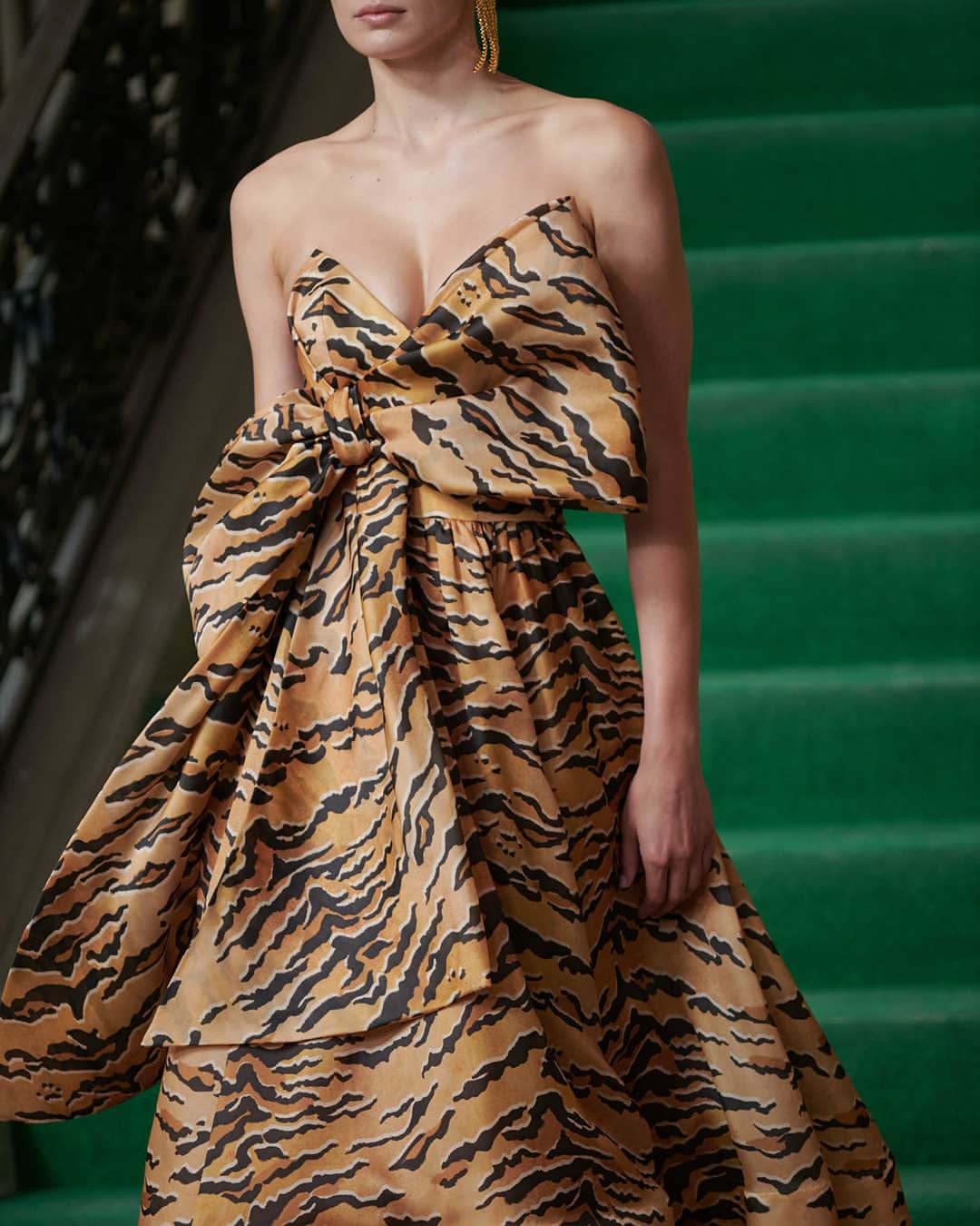 ジマーマンのインスタグラム：「New Arrivals: The Matchmaker Bow Midi Dress styled with the Zimmermann Swing Chandeliers from our latest Ready-to-Wear collection. #ZimResort24 #zimmermann」