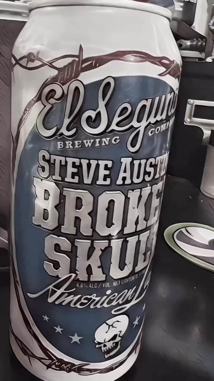 ストーン・コールド・スティーブ・オースチンのインスタグラム：「🔊⬆️ HELL YEAH!!! @brokenskullbeer @esbcbrews  @gfiracing @maxxistires  📸 @jwaldaias  #beer #craftbeer #esbc #brokenskullbeer  Motörhead Born To Raise Hell」
