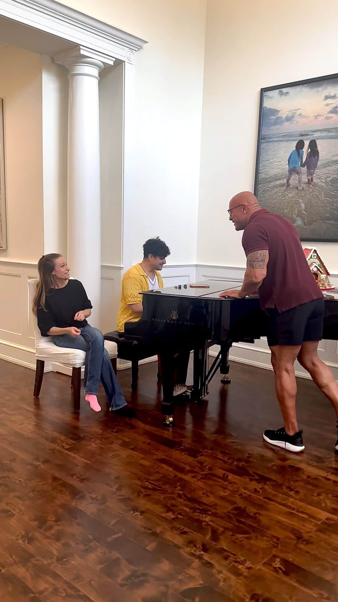 ドウェイン・ジョンソンのインスタグラム：「A lil’ Thanksgiving tickling of the ivory’s 🎹 🎶  with the two beautiful voices and talents of @laurenhashianofficial & @ericzayne and me just making up lyrics to an all time classic 🥰🙋🏽‍♂️ @billyjoel 🐐」