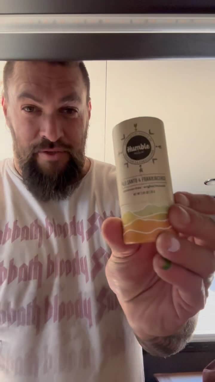 ジェイソン・モモアのインスタグラム：「Excited for the next adventure. thanks, @humblebrands for sending my favorite scents. proud to support plastic-free products. aloha j   #humblepartner」