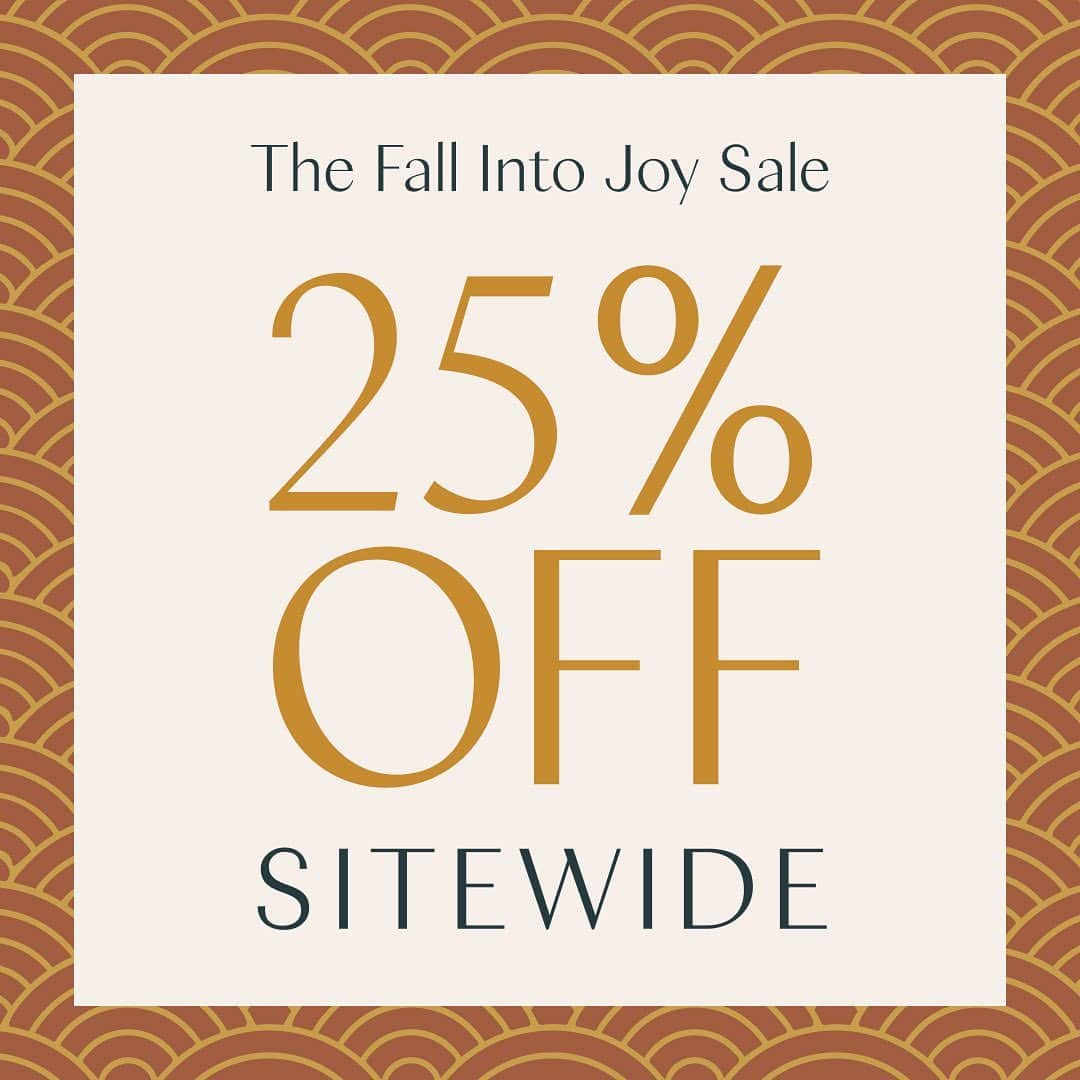 近藤麻理恵のインスタグラム：「Our Fall Into Joy Sale is here! Make thoughtful purchases and spark joy for those that are special to you✨ 25% Off Site-wide* Shop.KonMari.com US Only | *Some exclusions apply - #konmari #mariekondo #sale #thoughtfulpurchases #blackfriday #konmarimethod #organization #selfcare」