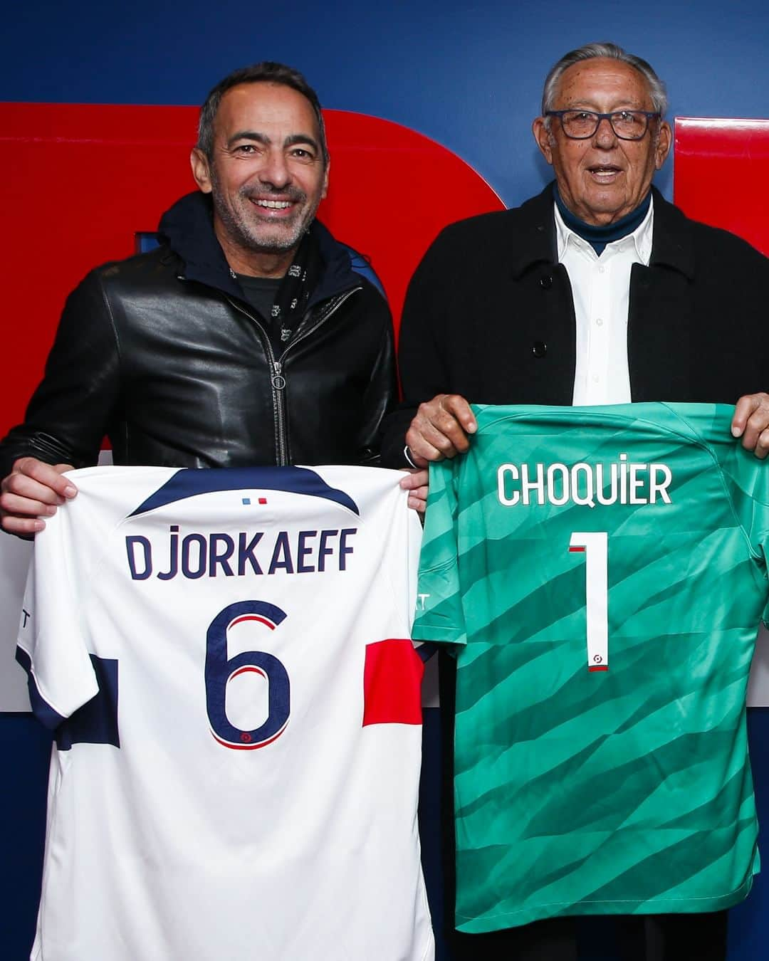 パリ・サンジェルマンFCのインスタグラム：「👋 Youri Djorkaeff, Camille Choquier, Jean Deloffre and @marquinhosm5 are present at the Parc des Princes this evening! ❤️💙 👋 Youri Djorkaeff, Camille Choquier, Jean Deloffre et @marquinhosm5 sont présents au Parc des Princes ce soir ! ❤️💙  #PSGASM | #Ligue1」