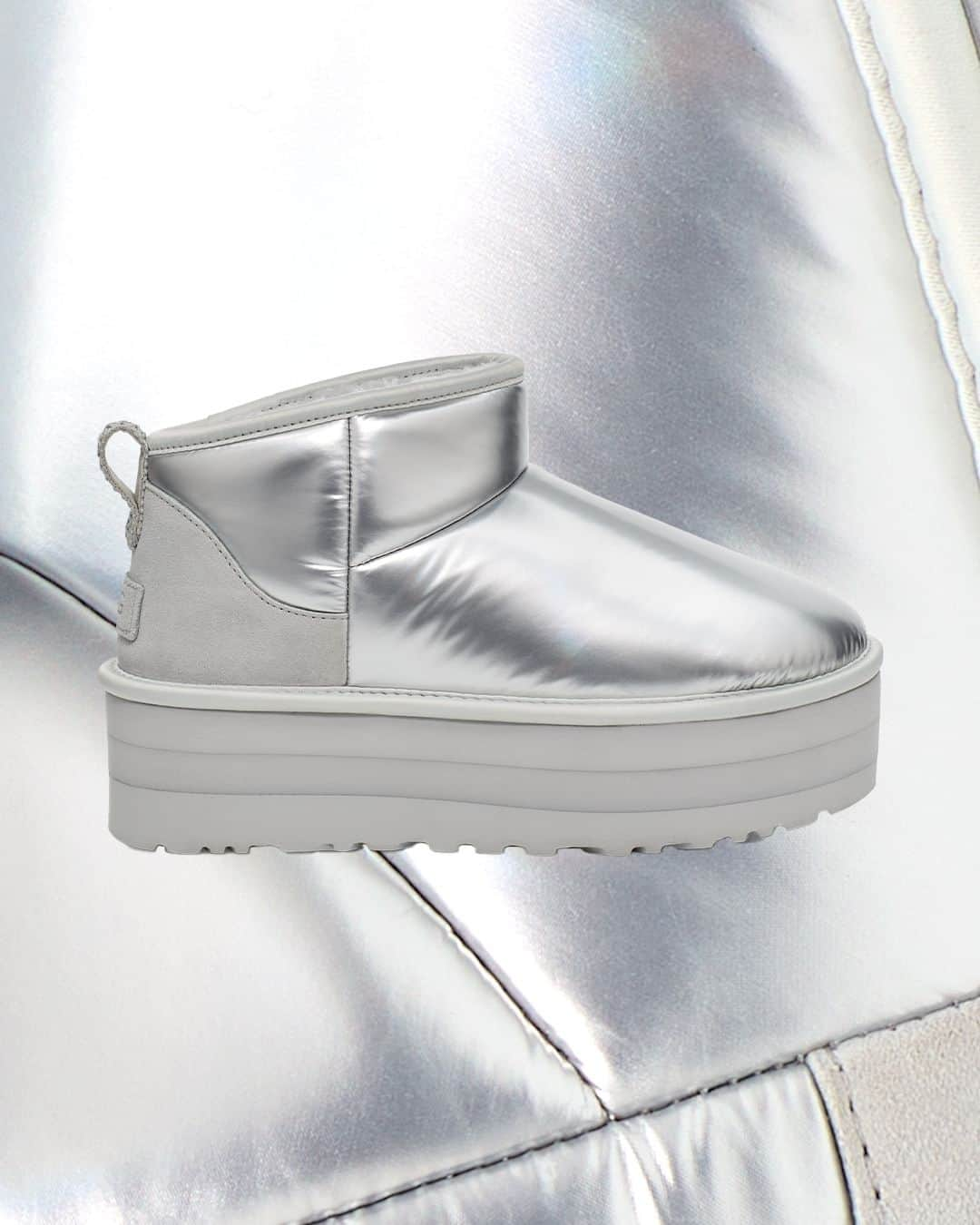 アグのインスタグラム：「Shine bright this winter. 💎❄️💎  The Classic Ultra Mini Platform Hi Shine has landed on UGG.com for UGG Rewards members. 🌙  #UGG #FeelsLikeUgg #UggPlatforms #ColdWeatherShoes #UggBoots」