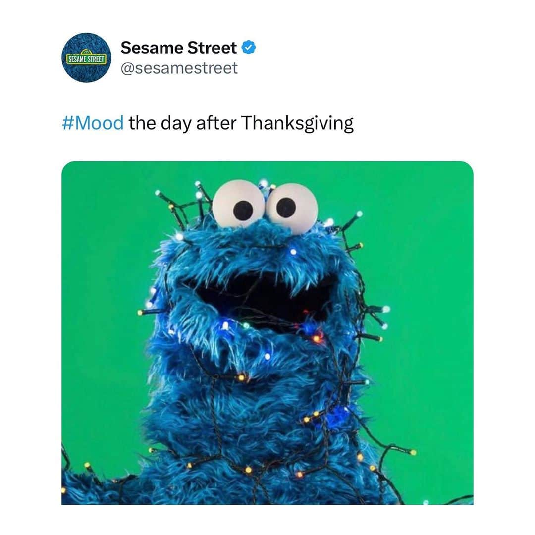 セサミストリートのインスタグラム：「So true, @cookiemonster! 🎄🕎🕯️」