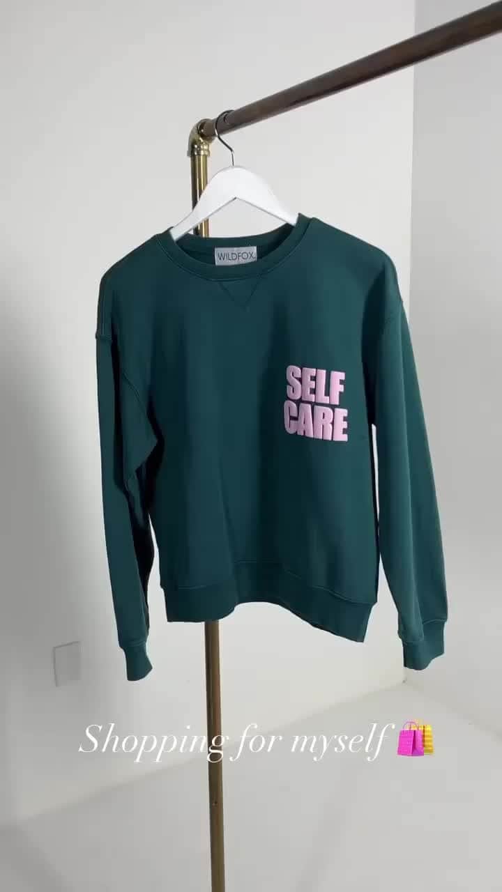 ワイルドフォックスクチュールのインスタグラム：「It's MAIN EVENT time 👏⁠ ⁠ Black Friday is here and we're all about self-care...especially shopping for ourselves...🛍️⁠ ⁠ Shop 40% off SITEWIDE with code: MAINEVENT⁠ ⁠ #wildfoxcouture」