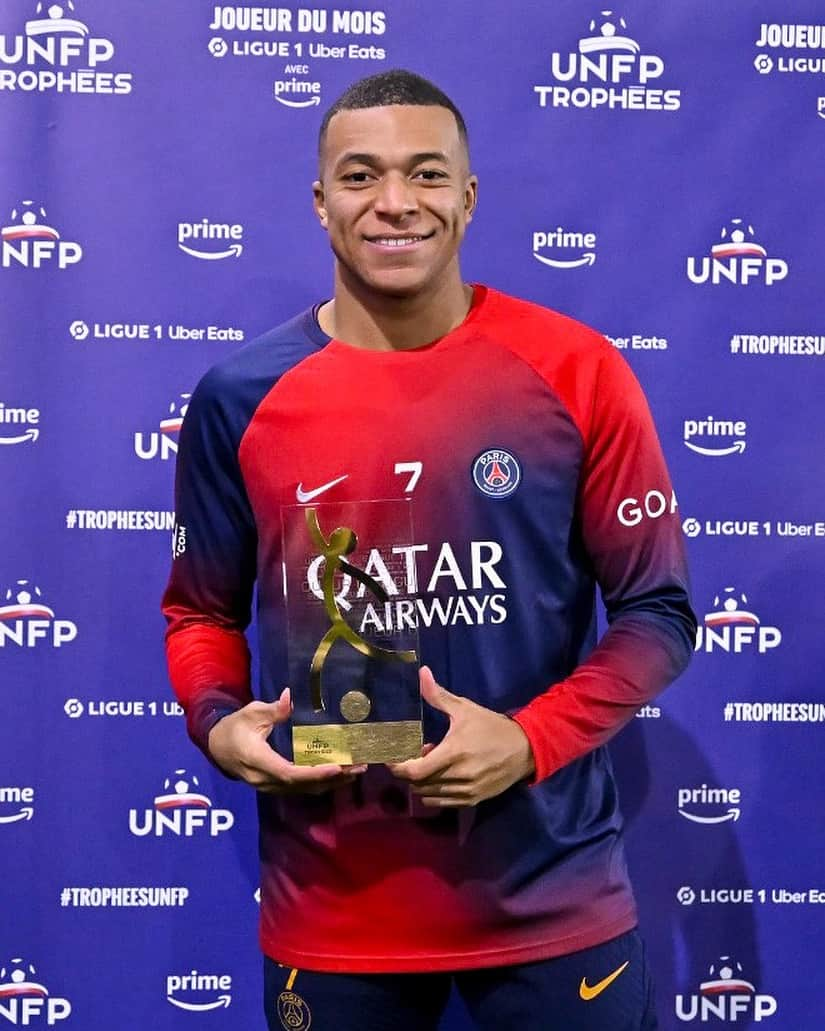 パリ・サンジェルマンFCのインスタグラム：「October Player of the month in #Ligue1!  Le joueur du mois d’octobre en #Ligue1 !   🏆 @k.mbappe   #PSGASM #ParisSaintGermain」