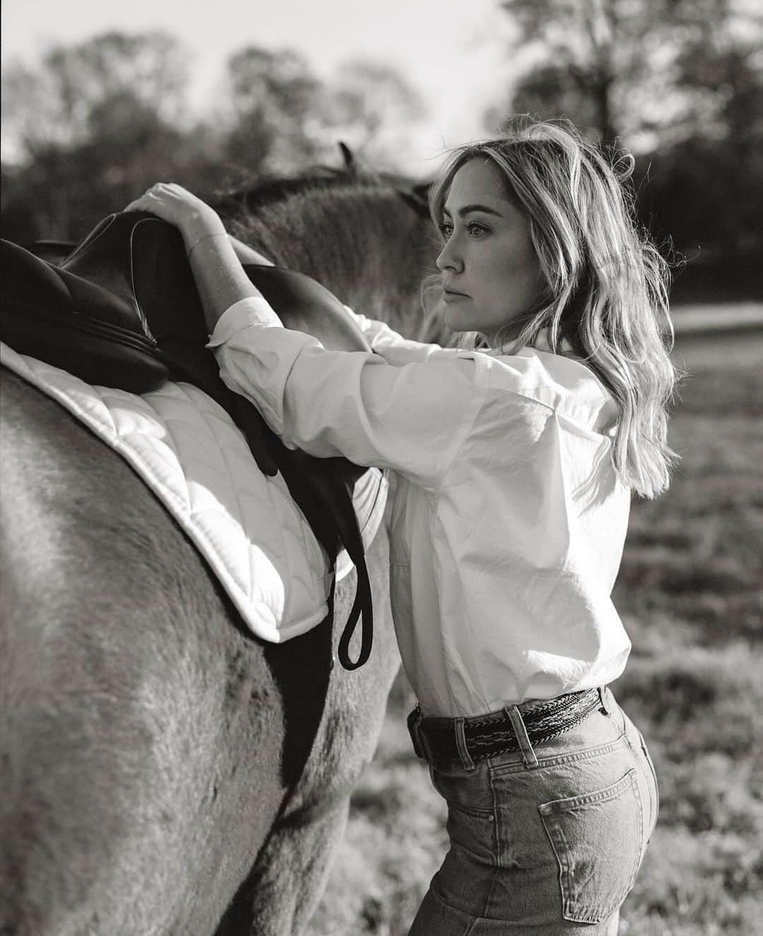 ブランディ・グレン・サイラスのインスタグラム：「‘At Home on the Farm’  shot on film by the talented @beausimmons   This place and my animals are my sanctuary. It’s where I feel like the most authentic version of myself. I love to travel, I love my job, and I love all of the adventures so much… but nothing beats coming home. So thankful 🤍」