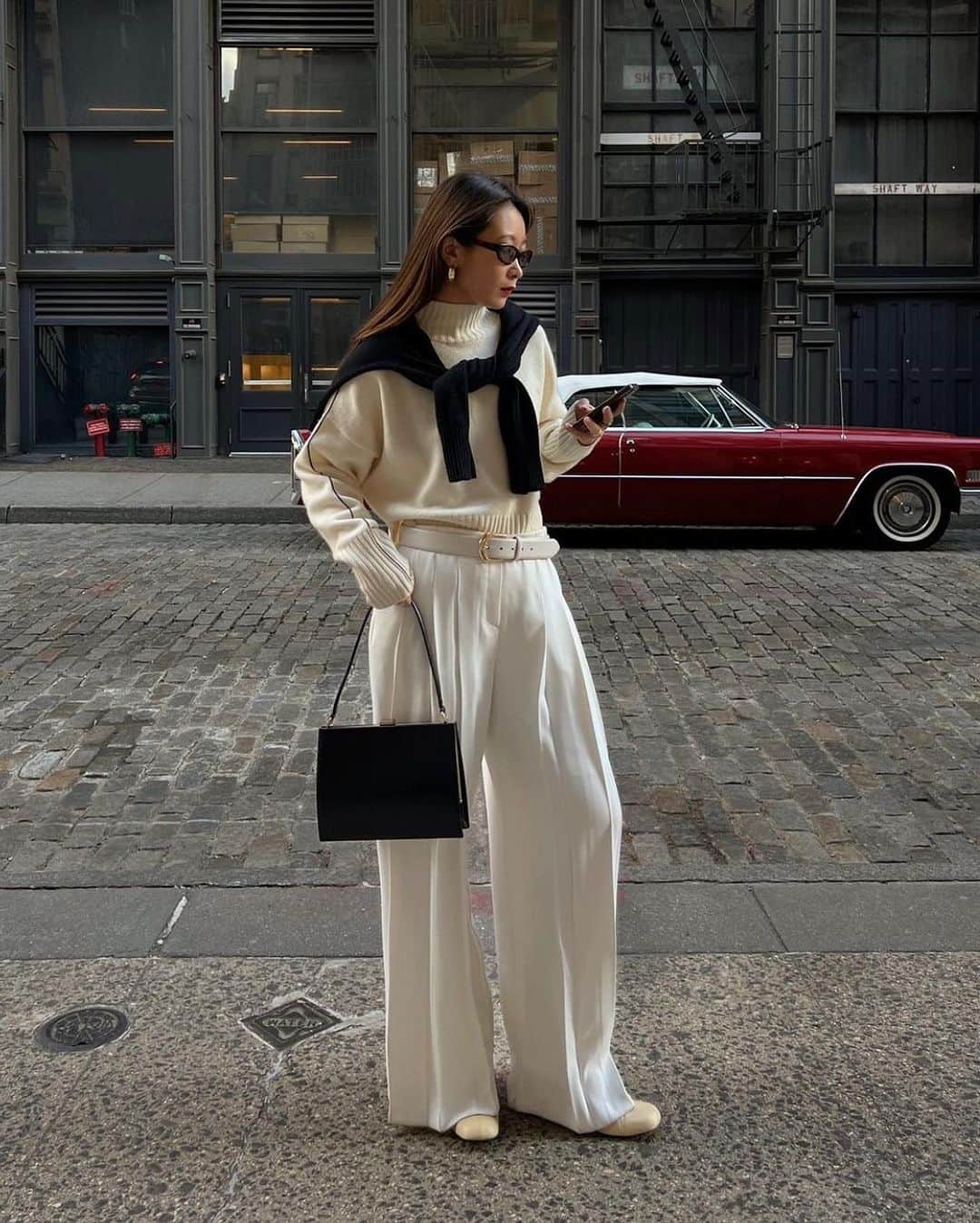 ビーローザベルトさんのインスタグラム写真 - (ビーローザベルトInstagram)「@thecarolinelin wearing the Kennedy belt in Bone/Gold 🤍」11月25日 5時07分 - blowthebelt