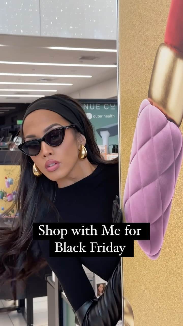セフォラのインスタグラム：「50% off cult faves is here, and you know @carlacassandra loves a deal.」