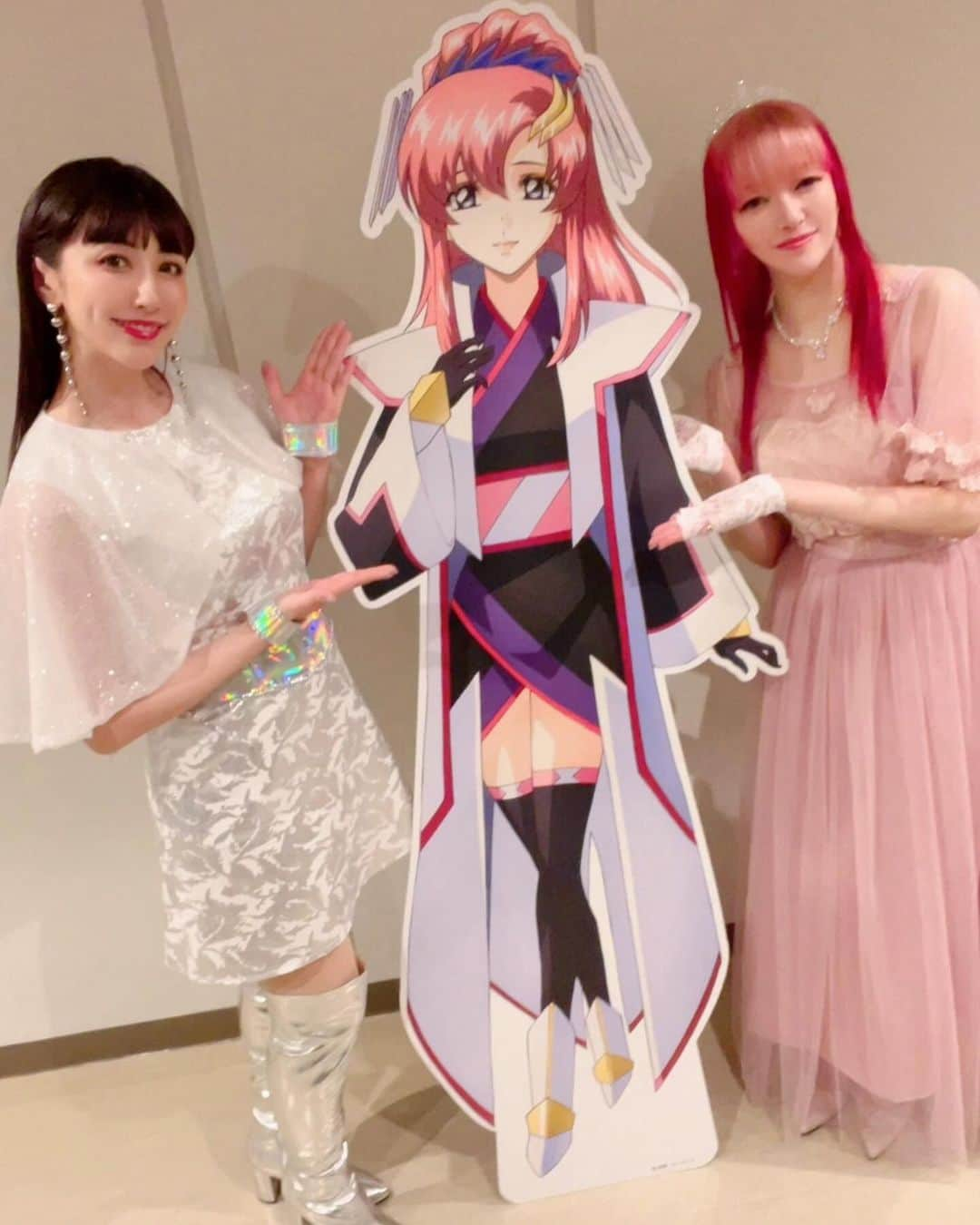 田中理恵さんのインスタグラム写真 - (田中理恵Instagram)「機動戦士 ガンダムSEED FESTIVAL ～CONNECT あの時代を超えて～  西川さんとラクスパネル前でお写真撮って頂きました！  主題歌「FREEDOM」西川貴教 with t.komuro 『機動戦士ガンダム SEEDFREEDOM』第4弾PVにて主題歌を乗せた映像も配信されましたね！  2枚目の写真は 玉置さんと！ 玉置さんの歌ステージ本当に素敵でした✨ ご本人にお会いしての感想は圧倒的な美。 本当にお美しいかたでお会い出来て本当に嬉しかったです！またお会い出来ると良いなぁ...🥰  3枚目の写真は 福田監督と！ お会いできると思っていなかったので本当に驚きと嬉しさでいっぱいでした！  イベントではラクスの名前の由来のお話も出ていました。ラクスと対峙すると本音を暴かれる気持ちになるキャラクター。『湖』という言葉を元にラクスができていると。劇場版もラクスを大切に精一杯演じております！宜しくお願い致します。  SEED FESTIVAL見逃し配信も配信開始されてますので是非！お見逃しなくです✨  #ガンダムseed #ガンダムseedfreedom」11月25日 5時18分 - rieanesan